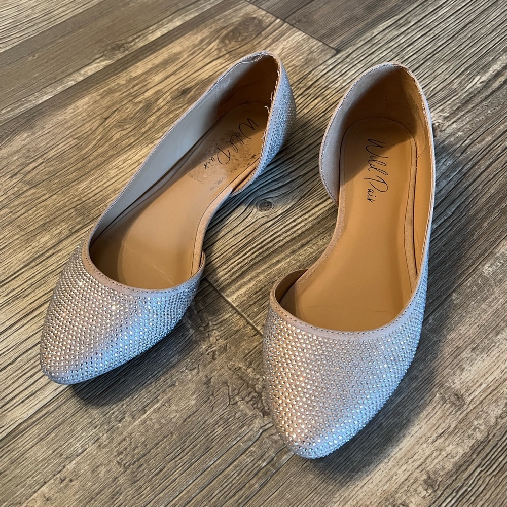 Sparkly Nude flat shoes. Size 9.5